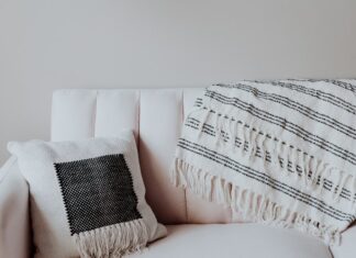 come smacchiare il divano